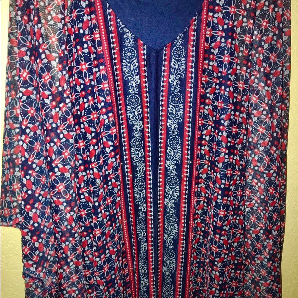 Avenue patterned top